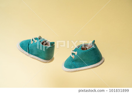 A pair of walking small children's shoes with a levitation effect A pair of walking small children's shoes with a levitation effect 101831899