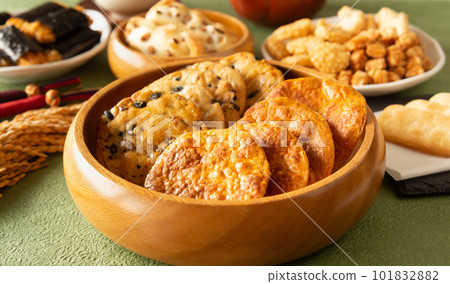 Various rice crackers, rice crackers, sweets, fried rice crackers, okaki Various rice crackers, rice crackers, sweets, fried rice crackers, okaki 101832882