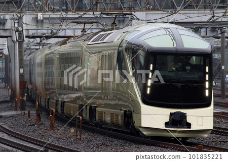 TRAIN SUITE Shikishima 101835221