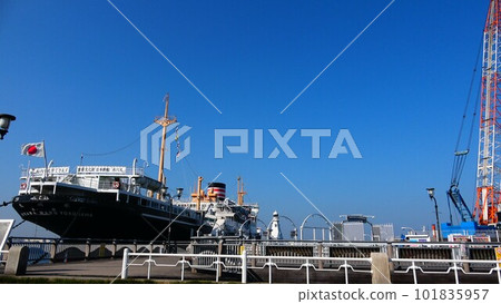 Yokohama city sea and ship scenery of port town 101835957