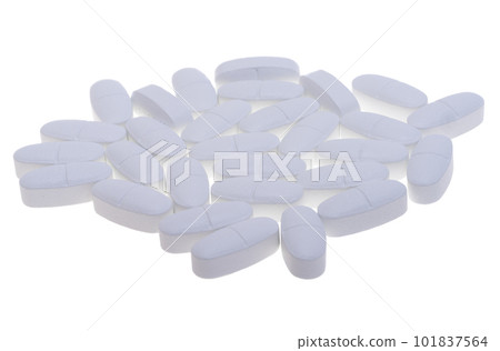 white pills isolated 101837564