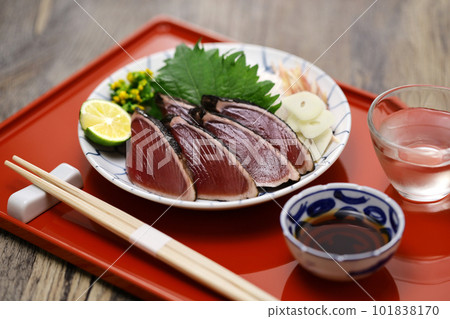 Seared first bonito 101838170