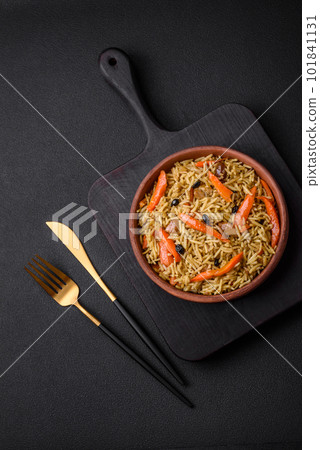 Delicious Uzbek pilaf with chicken, carrots, barberry, spices and herbs 101841131