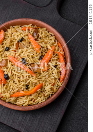 Delicious Uzbek pilaf with chicken, carrots, barberry, spices and herbs 101841136