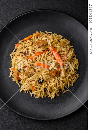 Delicious Uzbek pilaf with chicken, carrots, barberry, spices and herbs 101841237