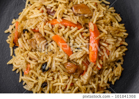 Delicious Uzbek pilaf with chicken, carrots, barberry, spices and herbs 101841308