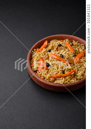 Delicious Uzbek pilaf with chicken, carrots, barberry, spices and herbs 101841321