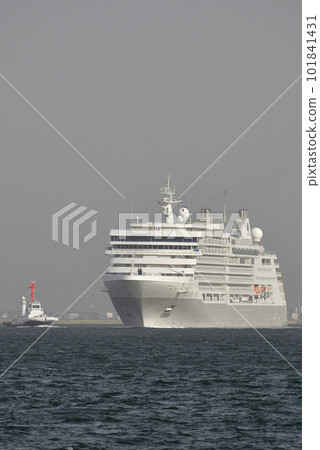 Photographing the scenery of the cruise ship Silver Muse entering the port of Hakodate, Hakodate City, Hokkaido in spring in yellow sand 101841431