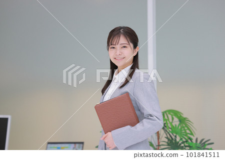 帶書的女顧問 1 帶書的女顧問 1 101841511