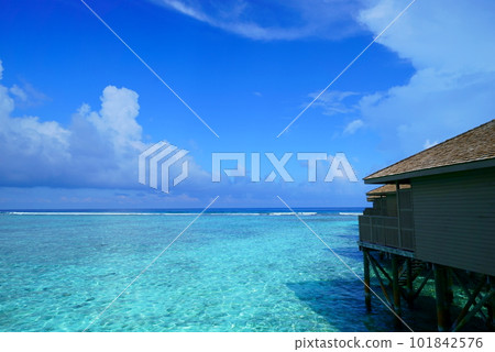 Blue sea and sky from a water cottage in the Maldives 101842576
