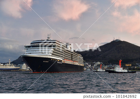 Photographing the scenery of the cruise ship Westerdam, which is offshore from the wharf of Hakodate Port, Hakodate City, Hokkaido in spring Photographing the scenery of the cruise ship Westerdam, which is offshore from the wharf of Hakodate Port, Hakodate City, Hokkaido in spring 101842692