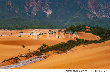 Majestic Sand Dunes and Colorful Mountains in Jalapao Isolation 101843175