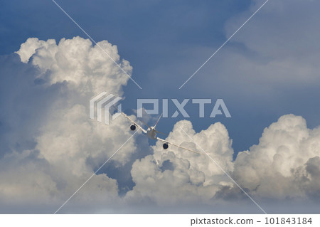[JAL aircraft taking off over Keihinjima Tsubasa Park Air Synthesis] 101843184