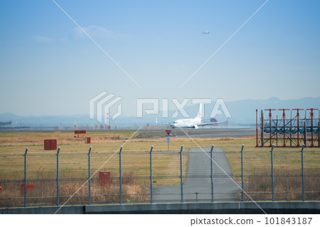 [從京濱島綠道公園看到的跑道 16R 著陸後的滑行] 101843187