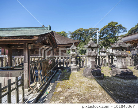 Takiyama Toshogu Shrine (Okazaki City) Aoi Gomon Stone Lantern 101843367