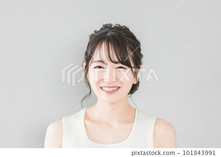 Asian woman's smile seen from the front (beauty, esthetic, skin care image) 101843991