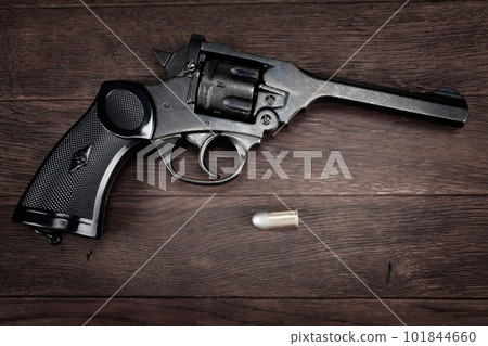 British Army Revolver with ammunition British Army Revolver with ammunition 101844660