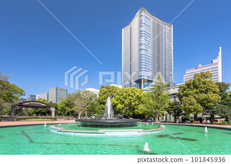 日比谷公園和摩天大樓的城市景觀 日比谷公園和摩天大樓的城市景觀 101845936