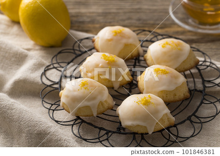 homemade lemon cake homemade lemon cake 101846381