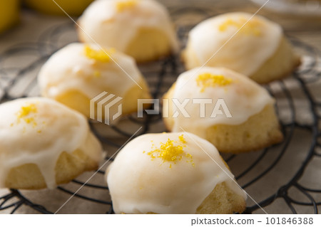 homemade lemon cake homemade lemon cake 101846388