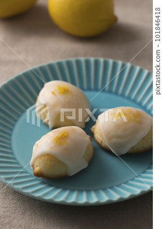 homemade lemon cake homemade lemon cake 101846418