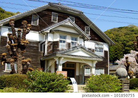 Sightseeing spot in Hasami Town, Nagasaki Prefecture "Former Hasami Town Chuo Elementary School Auditorium and Public Hall" 101850755