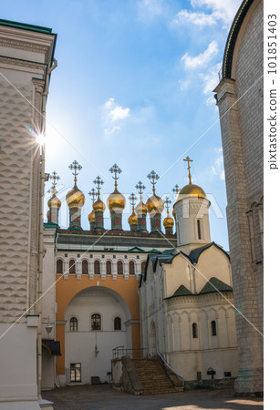 Golden domes of Upper Saviour Cathedral and Terem Churches at the Grand Kremlin Palace in Moscow. 101851403