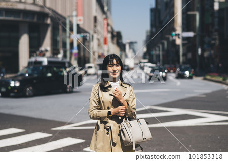 Businesswoman walking in the city Businesswoman walking in the city 101853318