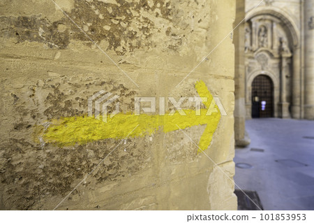 Yellow arrow for pilgrims 101853953