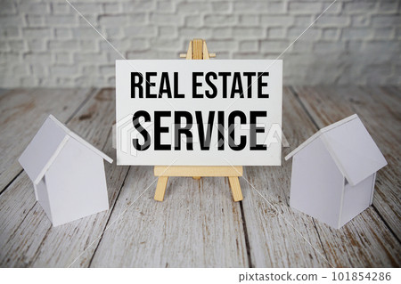 Real Estate Service text message and house model business concept background Real Estate Service text message and house model business concept background 101854286