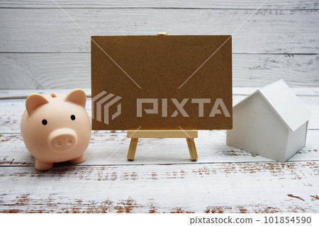 Piggy bank and house model on wooden background,Business investment and real estate concept 101854590