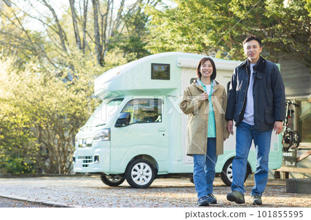 couple traveling by camper couple traveling by camper 101855595