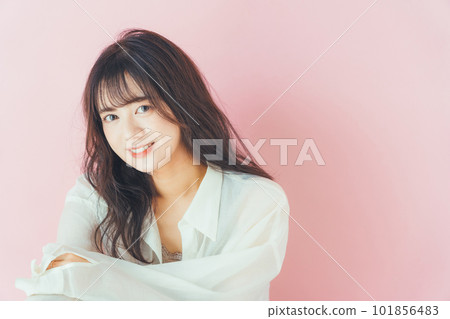 年輕女子髮型圖片 101856483