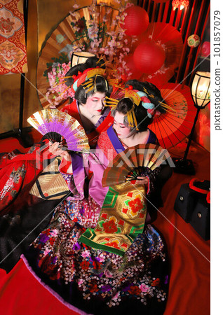 日本女人和日本男人打扮成女人,兩人的花魁體驗,和服改造照片,和服體驗 日本女人和日本男人打扮成女人,兩人的花魁體驗,和服改造照片,和服體驗 101857079