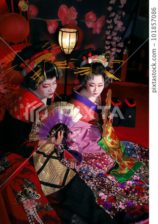 日本女人和日本男人打扮成女人,兩人的花魁體驗,和服改造照片,和服體驗 日本女人和日本男人打扮成女人,兩人的花魁體驗,和服改造照片,和服體驗 101857086