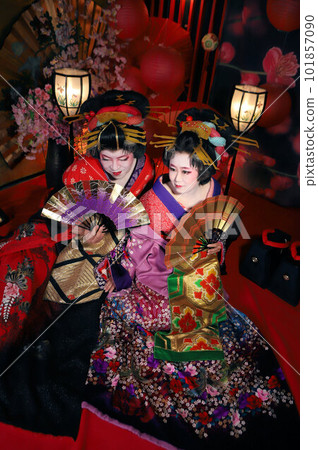 日本女人和日本男人打扮成女人,兩人的花魁體驗,和服改造照片,和服體驗 日本女人和日本男人打扮成女人,兩人的花魁體驗,和服改造照片,和服體驗 101857090