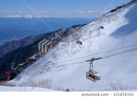 Komagatake Ropeway in Spring 101858163