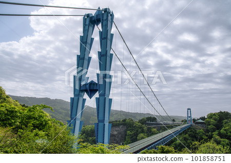 Hitachiota City, Ibaraki Prefecture Ryujin Suspension Bridge in fresh greenery 101858751