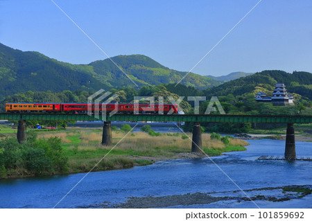 [愛媛縣]穿越大洲城和Hijikawa橋的觀光火車（Iyonada Monogatari） 101859692