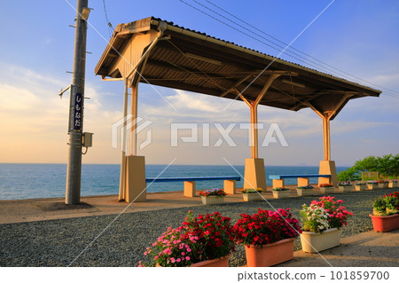 [Ehime Prefecture] Shimonada Station and Sunset (the closest station to the sea in Japan) 101859700