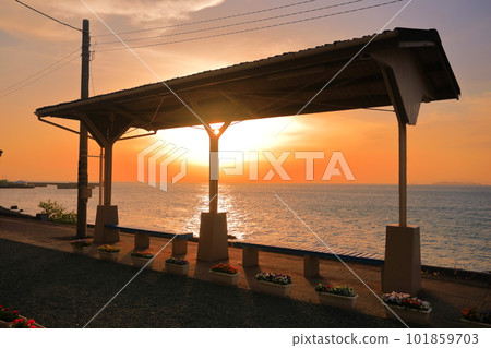 【愛媛縣】下灘站和Sunset（日本離海最近的車站） 101859703