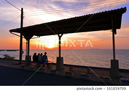 【愛媛縣】下灘站和Sunset（日本離海最近的車站） 101859709