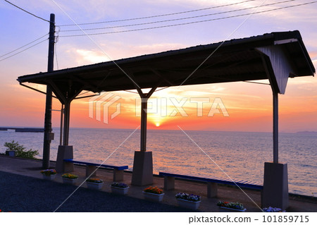 【愛媛縣】下灘站和Sunset（日本離海最近的車站） 101859715