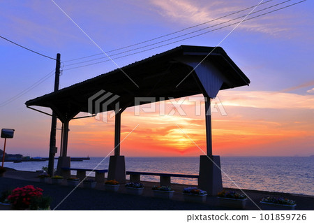 [Ehime Prefecture] Shimonada Station and Sunset (the closest station to the sea in Japan) 101859726