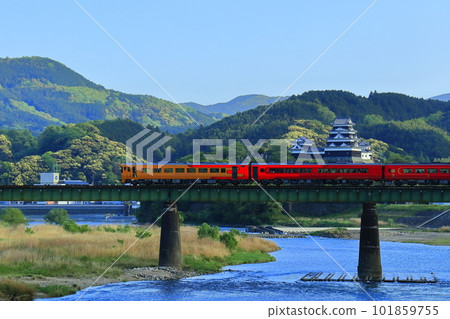 [愛媛縣]穿越大洲城和Hijikawa橋的觀光火車（Iyonada Monogatari） 101859755