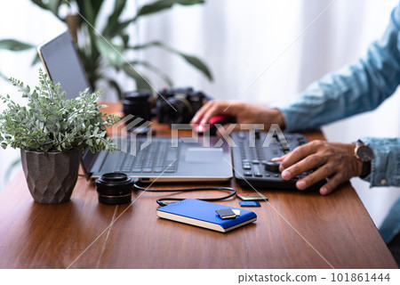 External hard drive 101861444