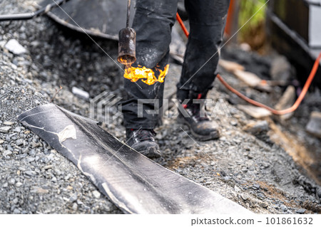 asphalt insulation of buildings. waterproofing, application of help to warm with fire 101861632