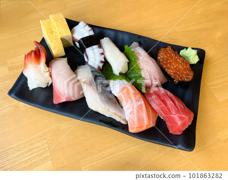 The premium Japanese sushi set place on black plate with wasabi The premium Japanese sushi set place on black plate with wasabi 101863282