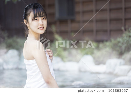 A young woman taking a leisurely open-air bath 101863967
