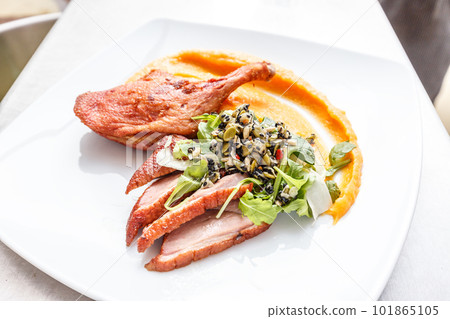 Goose drumstick and breast 101865105